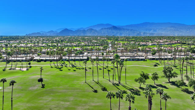 76745 Chrysanthemum Way, Palm Desert CA: https://media.crmls.org/mediaz/229abbeb-1026-4b28-a28b-726db17eefe6.jpg