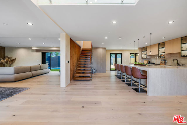 8721 Sunset Plaza Terrace, West Hollywood CA: https://media.crmls.org/mediaz/229b25c5-6969-4f14-9692-91036604b179.jpg