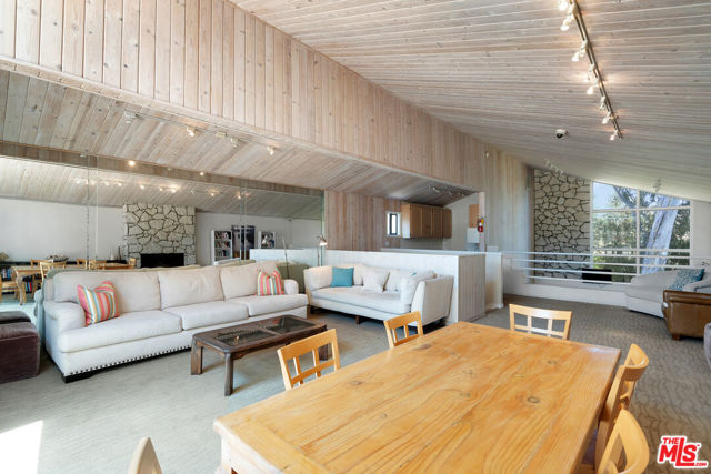 26664 Seagull Way, Malibu CA: https://media.crmls.org/mediaz/229b3815-8a74-432b-8e37-6c363aa9f320.jpg