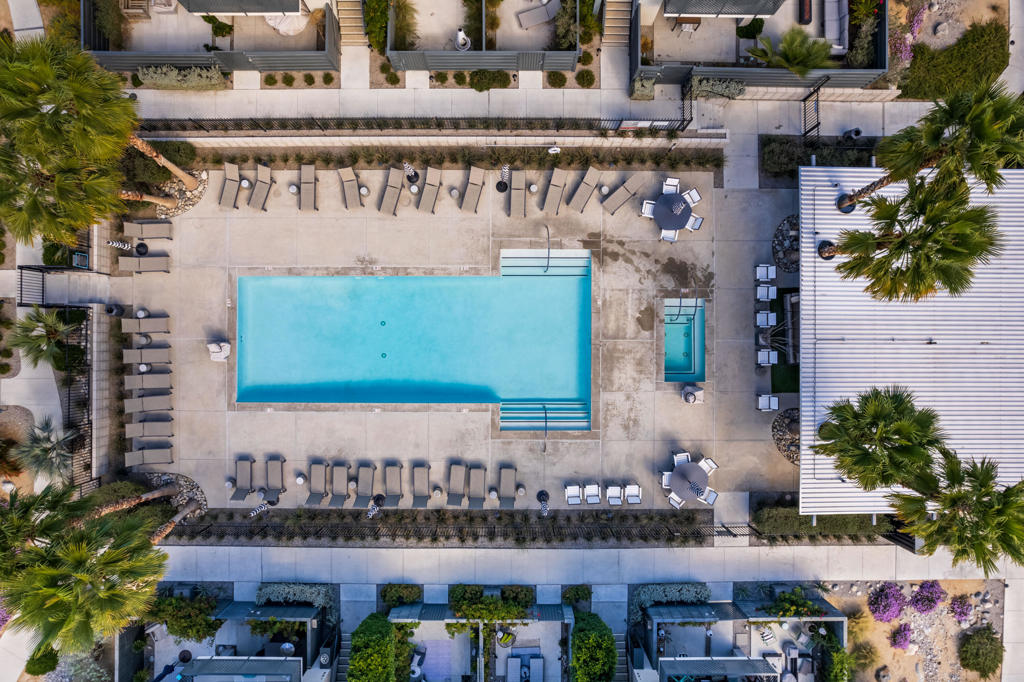 https://media.crmls.org/mediaz/229b3d44-aab8-466d-ac8a-9077a9dd4436.jpg?preset=X-Large