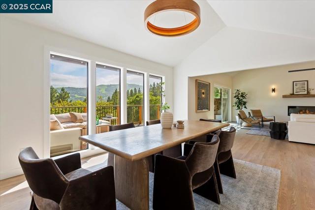 316 Village View Ct, Orinda CA: https://media.crmls.org/mediaz/229bee1c-d957-42e0-b708-06f9d3d68942.jpg
