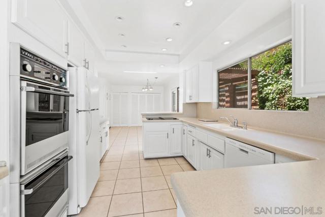 605 Palos Verdes Dr W, Palos Verdes Estates, California 90274, 4 Bedrooms Bedrooms, ,2 BathroomsBathrooms,Residential,Sold,Palos Verdes Dr W,220015650SD