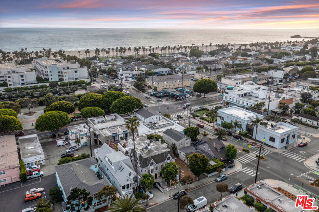 2622 2nd Street, Santa Monica CA: https://media.crmls.org/mediaz/229c7da7-48f6-43cd-a85d-c881f5db3de9.jpg