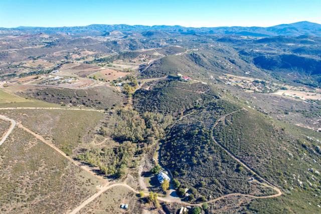 18408 Sweet Ln, Ramona CA: https://media.crmls.org/mediaz/229ca7a5-0570-487a-b406-8e7c80a17576.jpg