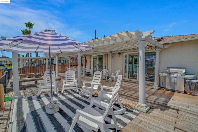 5260 Laguna Ct, Discovery Bay CA: https://media.crmls.org/mediaz/229cd5a3-8afd-4ac9-89e4-c08b62f64815.jpg