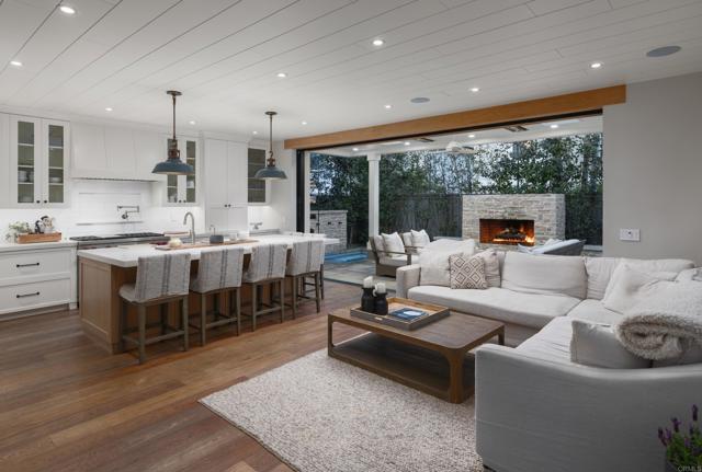 Detail Gallery Image 4 of 14 For 7020 Whitewater St, Carlsbad,  CA 92011 - 4 Beds | 2/1 Baths