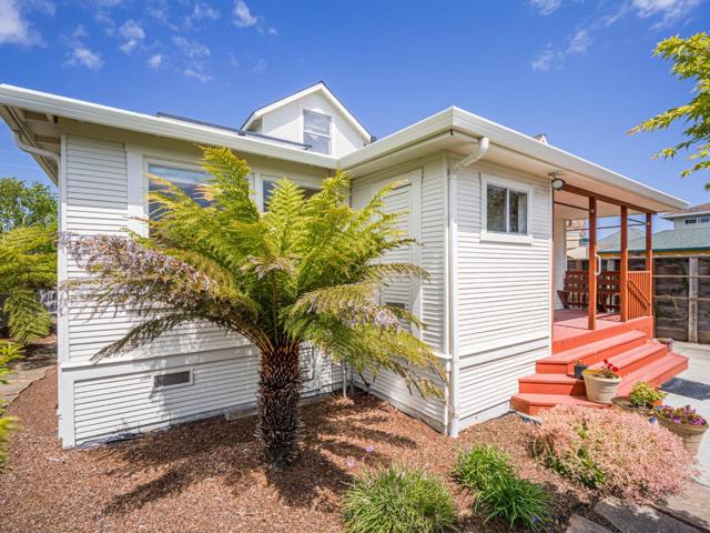 215 Trescony Street, Santa Cruz CA: https://media.crmls.org/mediaz/229d78c3-6306-45c9-8290-8e40a8115592.jpg