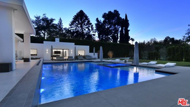 16032 VALLEY VISTA Boulevard, Encino CA: https://media.crmls.org/mediaz/229d798e-0e33-42e7-b830-0f19c462fa07.jpg