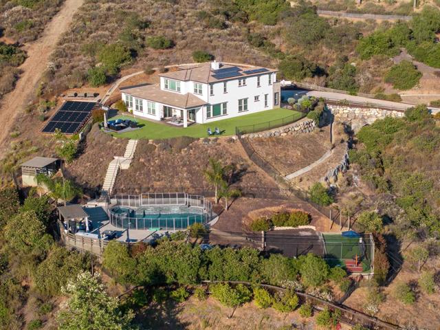 14546 Highcrest Ct, Poway CA: https://media.crmls.org/mediaz/229dad51-5985-48e4-b542-d13f658419ce.jpg