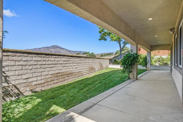 2547 N Trail Court, Chula Vista CA: https://media.crmls.org/mediaz/229def5e-eaaa-4a66-8395-8149c135d419.jpg