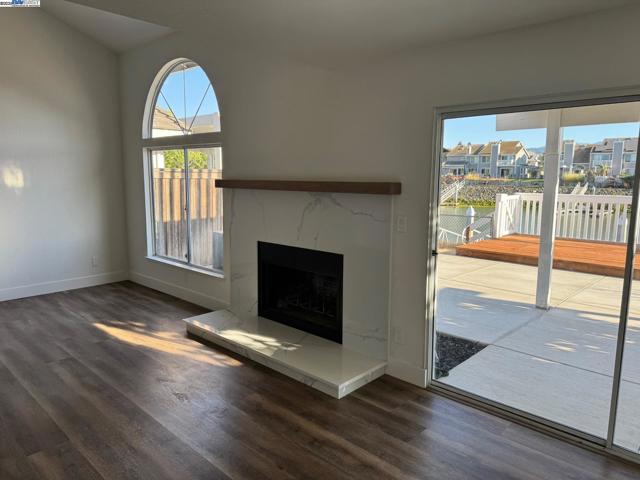 118 Pelican Loop, Pittsburg CA: https://media.crmls.org/mediaz/229e8542-5198-4281-9e9d-e54be952add0.jpg