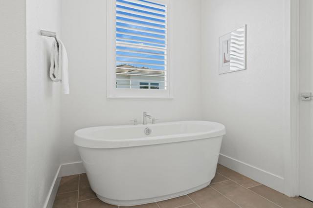 110 Hacienda Lane, Mountain View CA: https://media.crmls.org/mediaz/229e8915-3200-48f5-9dbc-ee6f0ed6a728.jpg