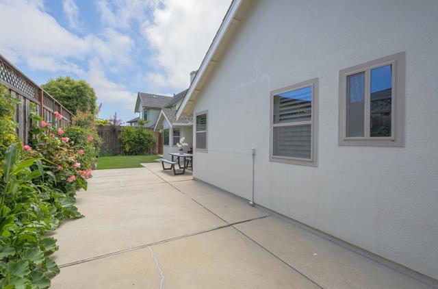1121 Palo Alto Way, Salinas CA: https://media.crmls.org/mediaz/229ef32a-bf40-4301-b325-d172365a3cd3.jpg