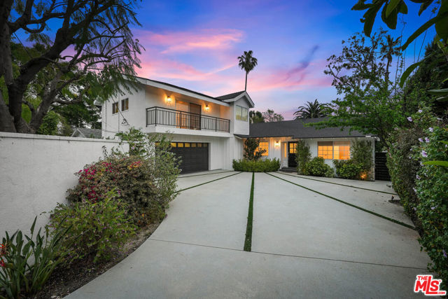 5614 Ponce Avenue, Woodland Hills CA: https://media.crmls.org/mediaz/229f0300-dc46-47ae-846e-44362e413538.jpg