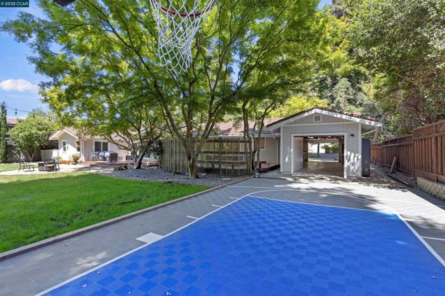 5104 Alhambra Valley Rd, Martinez CA: https://media.crmls.org/mediaz/229f1835-2e62-47e7-bdec-120ae4ee5eee.jpg