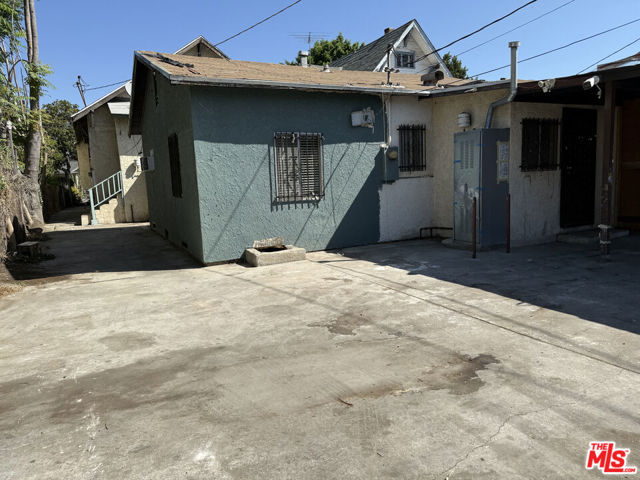 210 W 47th Street, Los Angeles CA: https://media.crmls.org/mediaz/229f2479-98c7-4805-919b-431ed00fca51.jpg