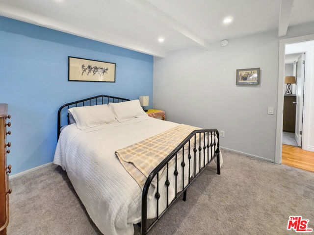 22012 Topanga School Road, Topanga CA: https://media.crmls.org/mediaz/229fa30f-a592-4e0f-9b7a-4bf0989b5d40.jpg