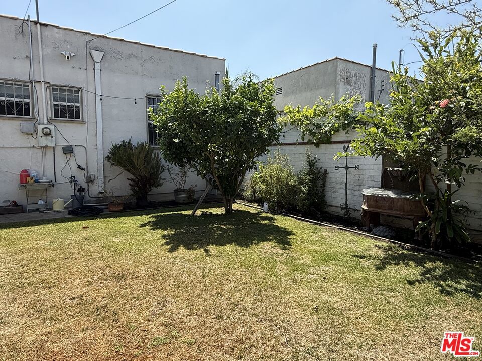 https://media.crmls.org/mediaz/22a04bad-4ed4-4628-995c-d0dadd4190a0.jpg?preset=X-Large