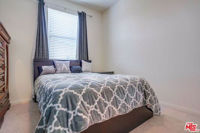 20619 Oakglen Lane, Winnetka CA: https://media.crmls.org/mediaz/22a0c5a0-647e-4ae8-ba37-f52c07cd1e19.jpg