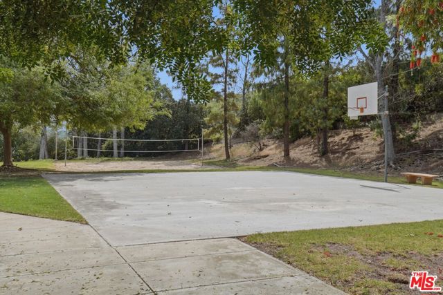 675 Oak Run Trail, Oak Park CA: https://media.crmls.org/mediaz/22a1216a-ee59-45dc-93b2-70883336e2d8.jpg
