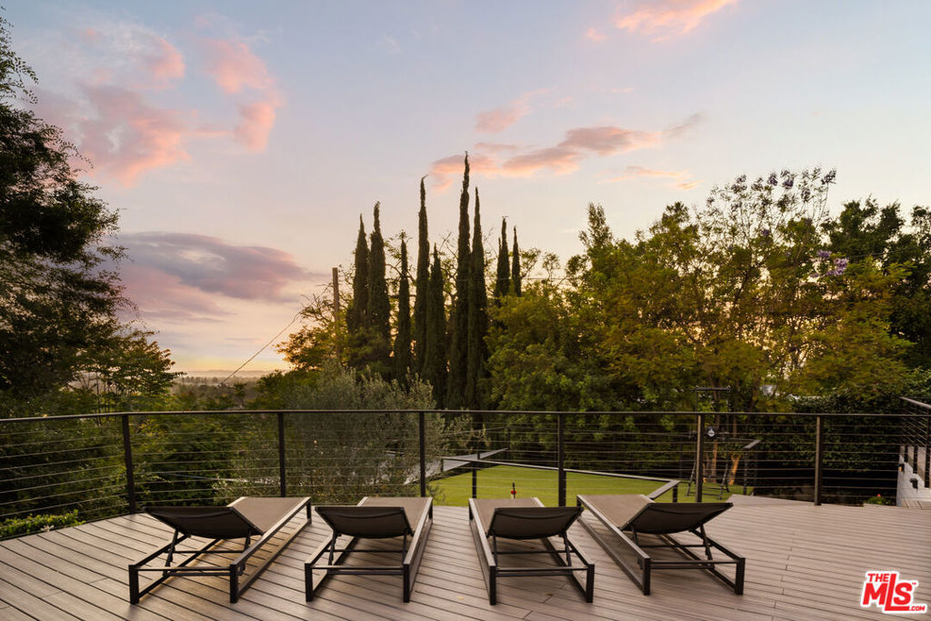 3936 Farley CourtStudio City img 15