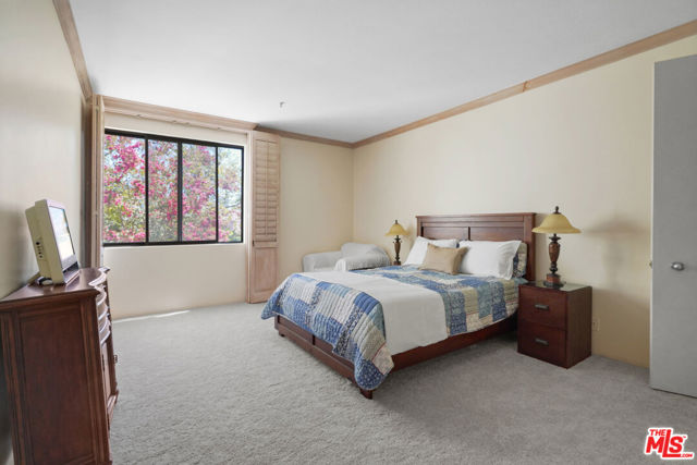 2102 Century Park Lane, Los Angeles CA: https://media.crmls.org/mediaz/22a1da84-f695-4e60-a930-8489683f7a1b.jpg