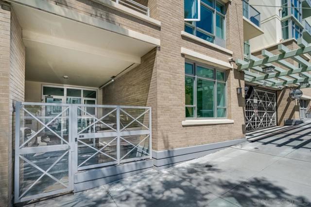 850 Beech St, San Diego CA: https://media.crmls.org/mediaz/22a20125-a555-40a9-8202-036e1d74aed7.jpg