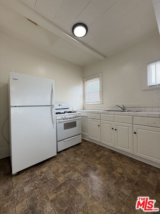 1111 Orizaba Avenue, Long Beach CA: https://media.crmls.org/mediaz/22a2b266-acfb-4b85-83ee-6614239ea75e.jpg