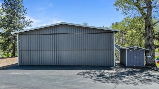 20944 Woodside Way, Groveland CA: https://media.crmls.org/mediaz/22a2d917-cbab-4d05-8ab6-86d8d0041406.jpg