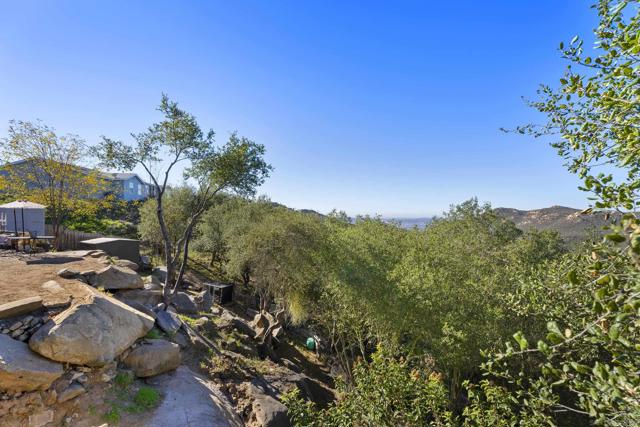 300 Thornton Dr, El Cajon CA: https://media.crmls.org/mediaz/22a35ee6-cffe-43c2-8625-3670917d9389.jpg