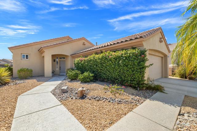 44718 Alexandria Vale, Indio CA: https://media.crmls.org/mediaz/22a35f27-ab35-4231-9a9e-ff8611631c8a.jpg