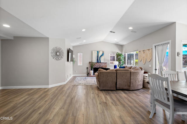 1684 San Joaquin Avenue, Ventura CA: https://media.crmls.org/mediaz/22a37781-094d-436c-9614-1134384c9352.jpg