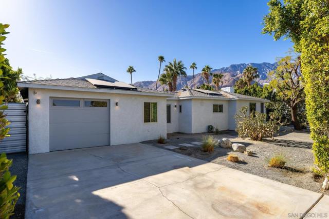 133 W San Carlos Road, Palm Springs CA: https://media.crmls.org/mediaz/22a3a804-9af0-4db7-b7c7-152334a1685e.jpg