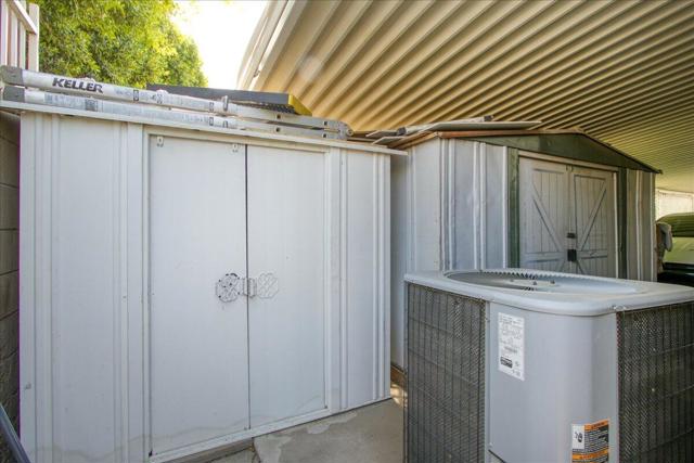 36 Club Circle Drive, Palm Springs CA: https://media.crmls.org/mediaz/22a40dcc-b0c9-4002-accd-ecf3ba6ff7a1.jpg