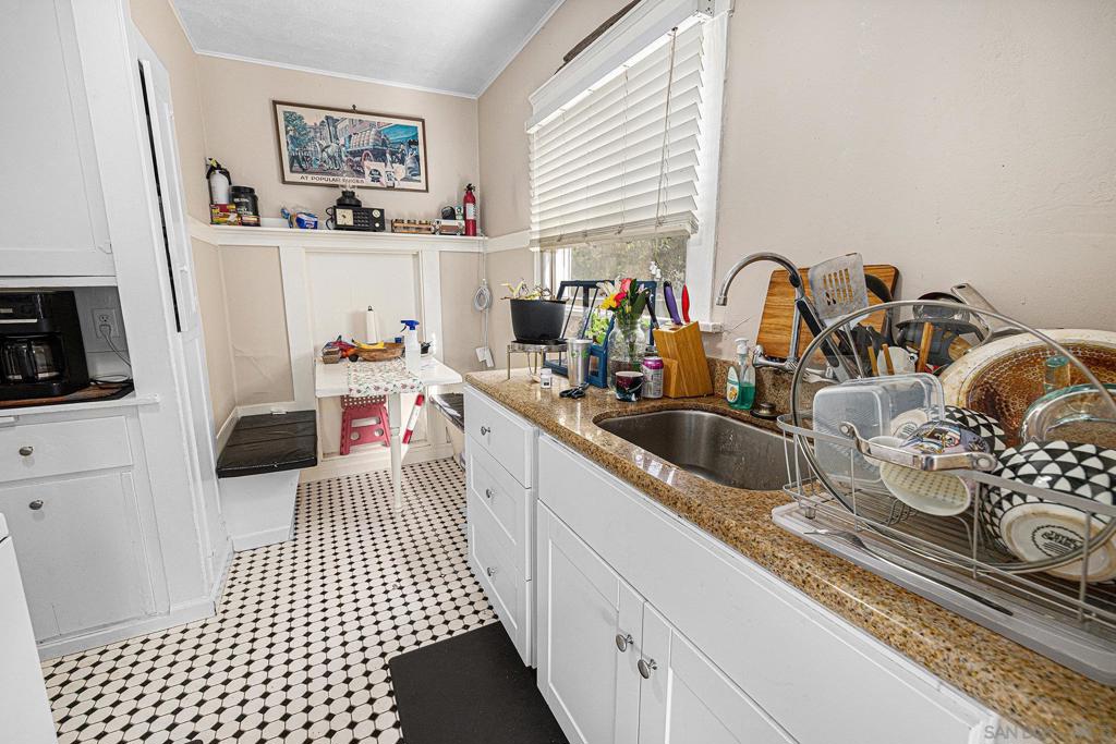3042 Broadway - photo 9