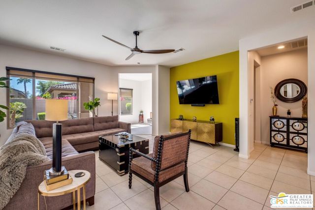 81091 Avenida Colonias, Indio CA: https://media.crmls.org/mediaz/22a44437-65a1-4915-bf34-b2283825e96c.jpg