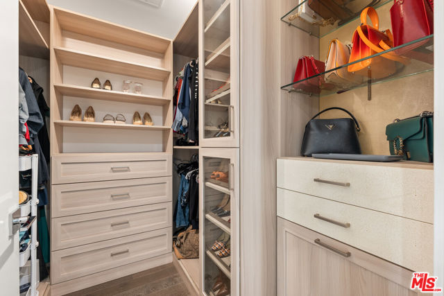 728 N Sweetzer Avenue, West Hollywood CA: https://media.crmls.org/mediaz/22a460a6-8303-4395-9309-c5f8d5ab0244.jpg