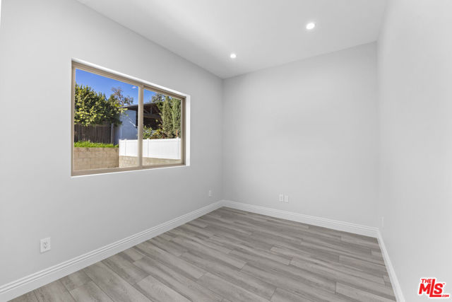 6723 Sunnyslope Avenue, Van Nuys CA: https://media.crmls.org/mediaz/22a4a1b6-10f3-40c7-9cb6-5dcc4e046b8d.jpg