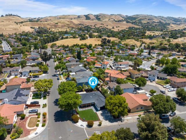 3516 Cuesta Drive, San Jose CA: https://media.crmls.org/mediaz/22a4b40c-df79-484c-a187-b6889866d123.jpg