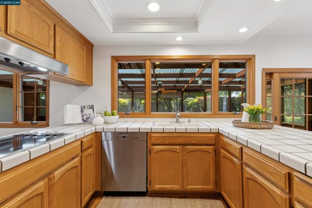 1752 Berrywood Ct, Concord CA: https://media.crmls.org/mediaz/22a59010-ff46-4525-8f4d-50ea95c7cb93.jpg