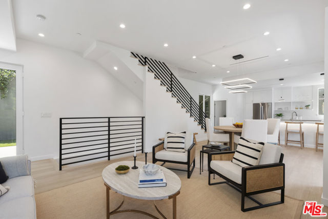 1046 Oban Drive, Los Angeles CA: https://media.crmls.org/mediaz/22a5f47f-dac7-4745-82fb-cee8645630f3.jpg