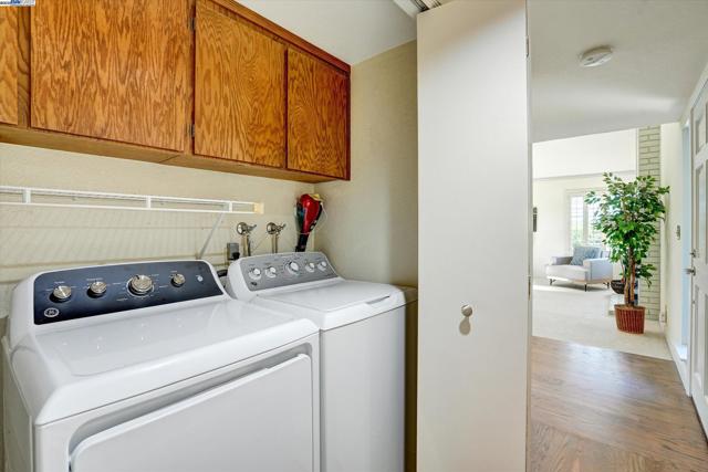 37 Clipper Drive, Alameda CA: https://media.crmls.org/mediaz/22a5fef9-4363-4d6e-9436-72372eff58d7.jpg