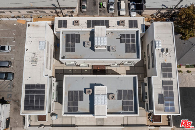 10965 Calvert, North Hollywood CA: https://media.crmls.org/mediaz/22a69bca-9c35-41b2-a465-e98a0cc3e157.jpg