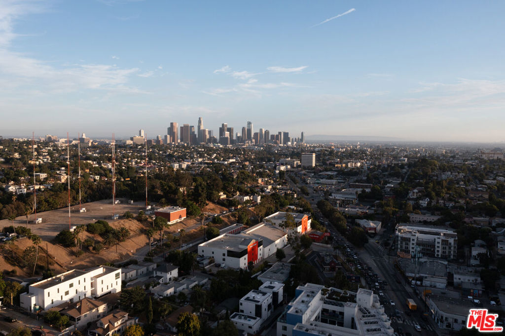 https://media.crmls.org/mediaz/22a6ccb4-18b0-4203-8447-29045992909c.jpg?preset=X-Large