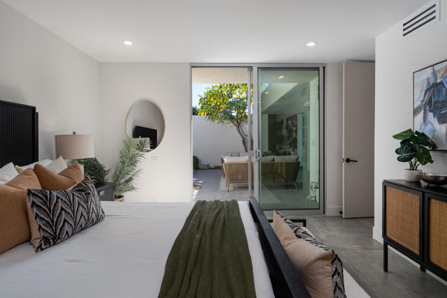 80 Lakeview Drive, Palm Springs CA: https://media.crmls.org/mediaz/22a71229-3a7c-4bfb-adf2-246c42890db1.jpg