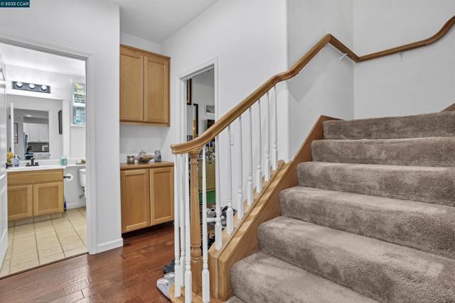1186 Waverly Cir, Hercules CA: https://media.crmls.org/mediaz/22a80937-4fed-4688-9196-c714b4dc6879.jpg