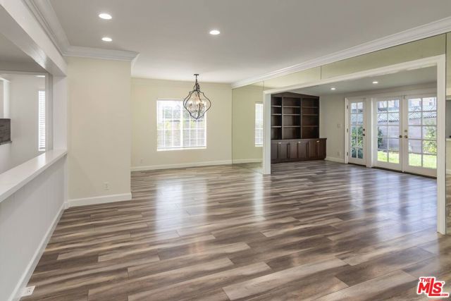 5332 Goodland Avenue, Valley Village CA: https://media.crmls.org/mediaz/22a86bc6-1316-4319-80d0-0bb270949234.jpg