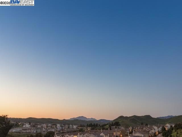 3885 Highpointe Ct, Dublin CA: https://media.crmls.org/mediaz/22a91a51-9cad-46c2-9fbb-8f1101ff7335.jpg