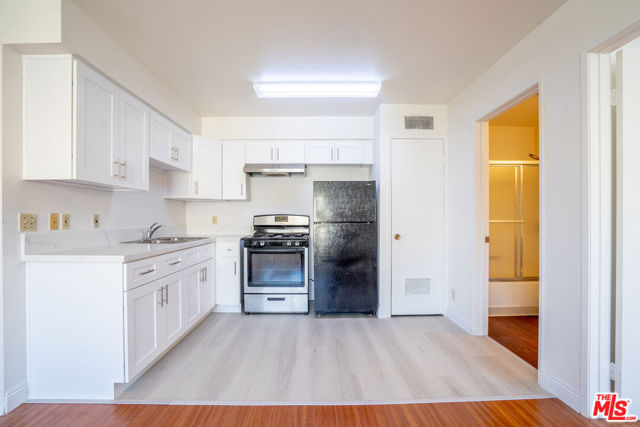 820 S St Andrews Place, Los Angeles CA: https://media.crmls.org/mediaz/22a952e9-82e5-4371-a8c7-f5405e0969ba.jpg