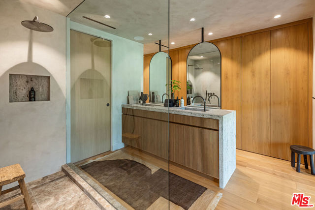 23505 Malibu Colony Road, Malibu CA: https://media.crmls.org/mediaz/22a9822a-f8a4-4927-a872-ac4c0d87ff7a.jpg